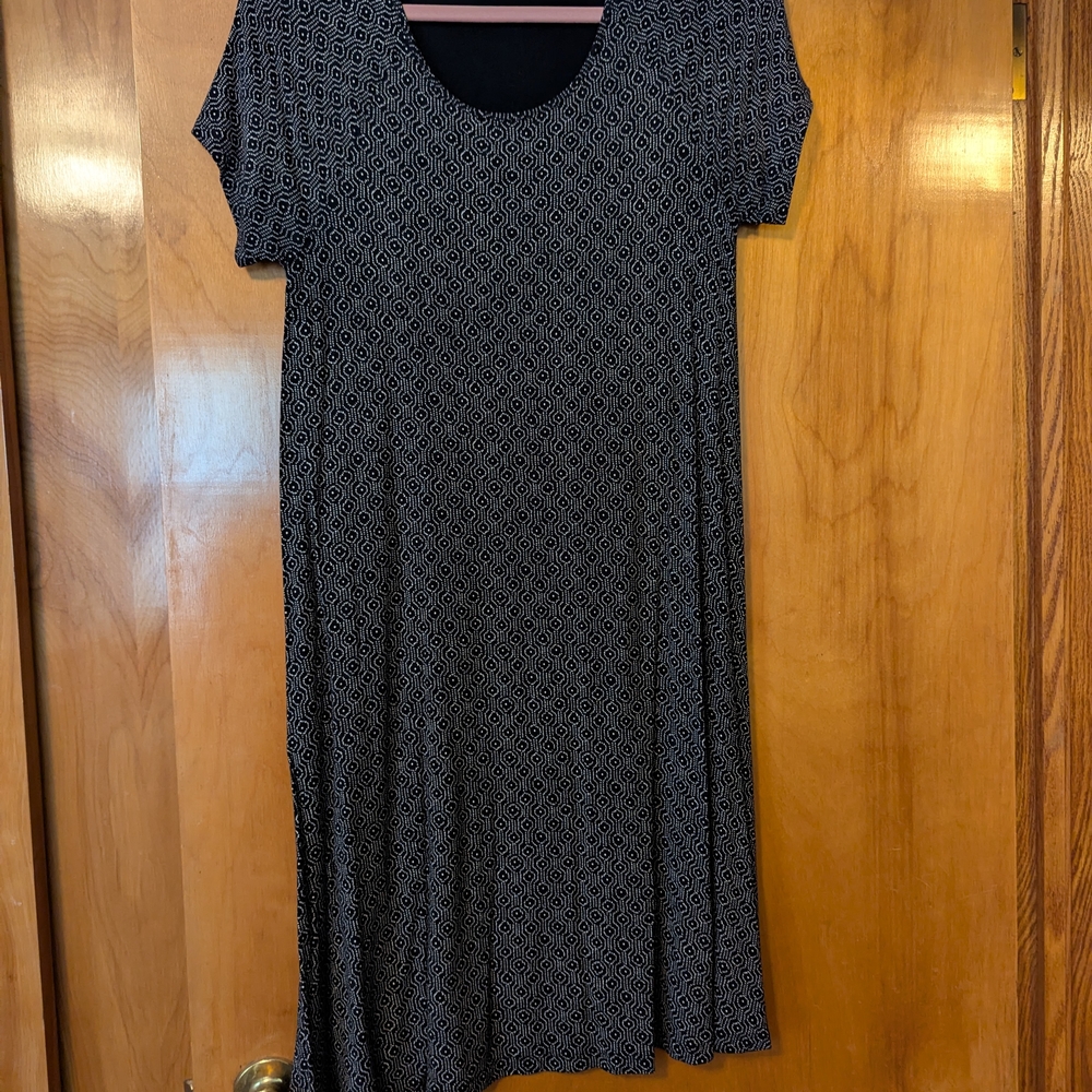 Elegant Black Patterned Dress